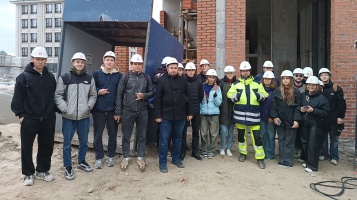 Экскурсия студентов – будущих геодезистов – в строительную компанию Брусника