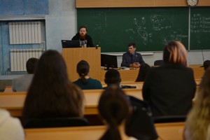 Студенты-архитекторы Сибстрина познакомились с уникальной технологией известного питерского художника, которую планируют внедрить в Новосибирске