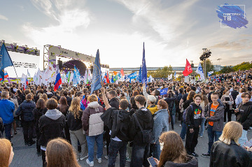 0L6uSX611UE7.jpg