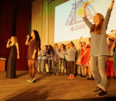 Фейерверк молодости, таланта, фантазии и веселья: состоялся творческий конкурс между факультетами университета в рамках фестиваля «Звездопад»