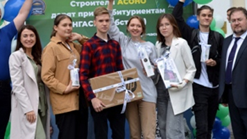 АСОНО подарила ценные призы первокурсникам НГАСУ (Сибстрин) за выбор профессии строителя