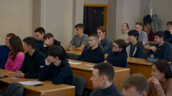 Студенты НГАСУ (Сибстрин) пообщались с лидерами регионального молодежного движения в рамках проекта «Политика в деталях»