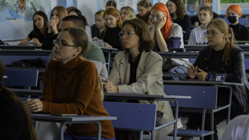 Для студентов НГАСУ (Сибстрин) прошел семинар по технике общения от известного спикера