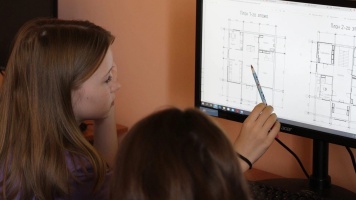 Студентки ИАГ помогают школьникам Новосибирска и Новосибирской области в выборе профессии