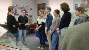 Первокурсники познакомились с героями-фронтовиками Сибстрина