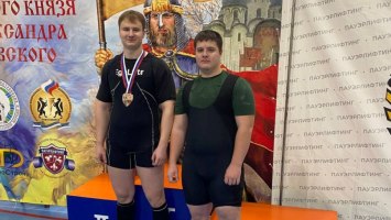 Студенты НГАСУ (Сибстрин) успешно выступили на соревнованиях по пауэрлифтингу!