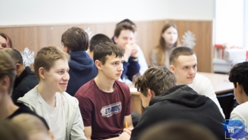 Студенты-первокурсники сыграли в новогоднюю игру от кафедры Иностранных языков