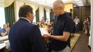 Заседание ректората университета началось с награждения сотрудников и студентов