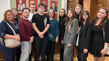 Не только учеба, но и культура: студенты по инициативе кафедры Инженерной геодезии посетили театр «Красный факел»