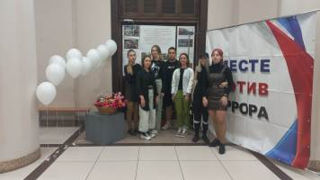 Студенты Сибстрина приняли участие в акции «Свеча памяти», посвященной трагедии в Беслане