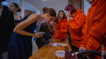 Студенты ИАГ разработали и подарили стикеры специально к празднику День матери