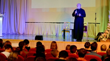 Протоиерей Александр Новопашин обсудил со студентами Сибстрина вопросы, связанные со скрытыми угрозами в информационном пространстве