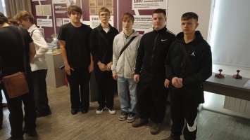 Студенты посетили выставки об истории геодезии в Новосибирской областной научной библиотеке