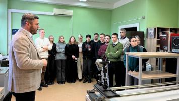 Для студентов направления «Прикладная геодезия» состоялась экскурсия в ФБУ «Новосибирский ЦСМ»