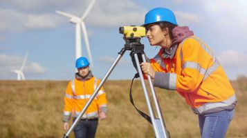 АБИТУРИЕНТУ 2025  Геодезист – профессия настоящего и будущего! Приглашаем абитуриентов на инженерный специалитет в НГАСУ (Сибстрин)!