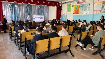 По-монгольски «ИРЭЭДҮЙГ ХАМТДАА БҮТЭЭЦГЭЭЕ!» значит по-русски «Построим будущее вместе!»