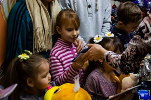 50 новогодних подарков от студентов и сотрудников университета было передано детям из малообеспеченных семей Октябрьского района