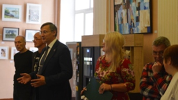 Открылась обновленная выставка творческих работ преподавателей кафедры дизайна и искусства