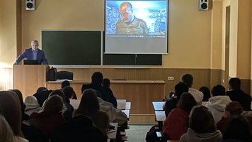 Студентам Сибстрина рассказали о современных защитниках Отечества в рамках акции «Нашим героям»