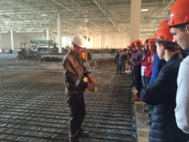 Студенты СФ осваивают профессию на строительном объекте