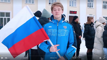 Студенты Сибстрина поучаствовали в праздничном флешмобе «Россия студенческая»