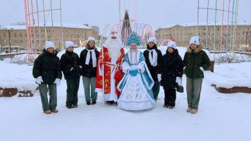 Студенты НГАСУ (Сибстрин) помогли создать новогоднее настроение на открытии главной елки Октябрьского района